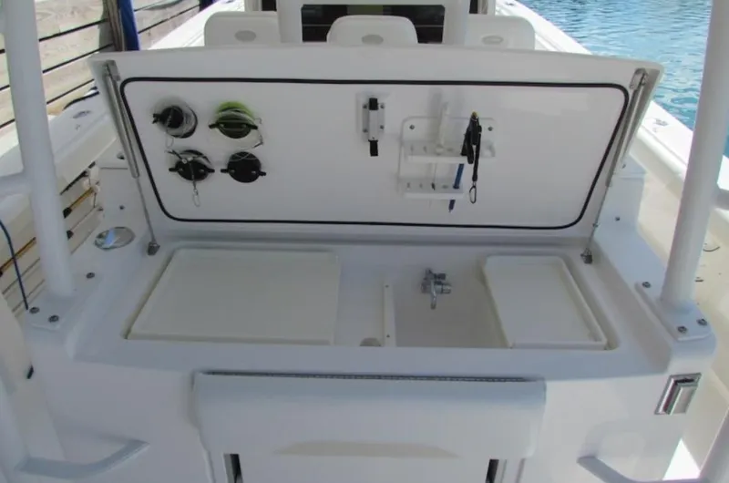 Slide: The Image of Everglades 435 Center Console 2016 - 7156043