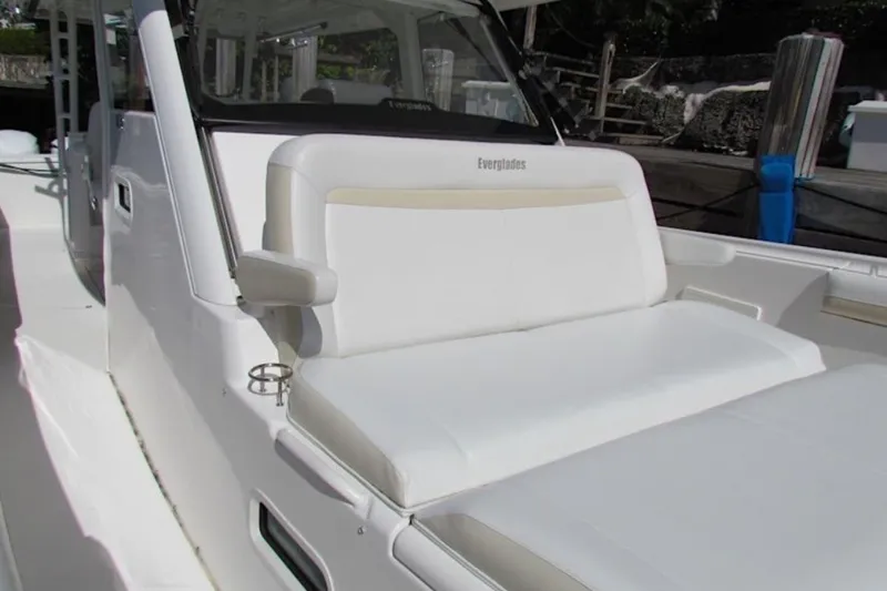 Slide: The Image of Everglades 435 Center Console 2016 - 7156037