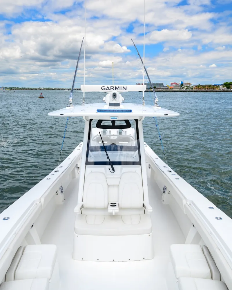 Slide: The Image of Regulator Marine 34 CC 2022 - 7385887