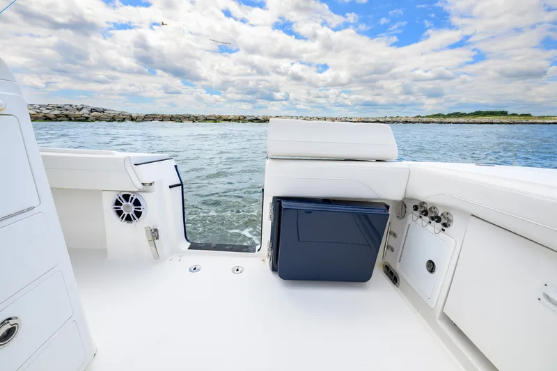 Slide: The Image of Regulator Marine 34 CC 2022 - 7385883