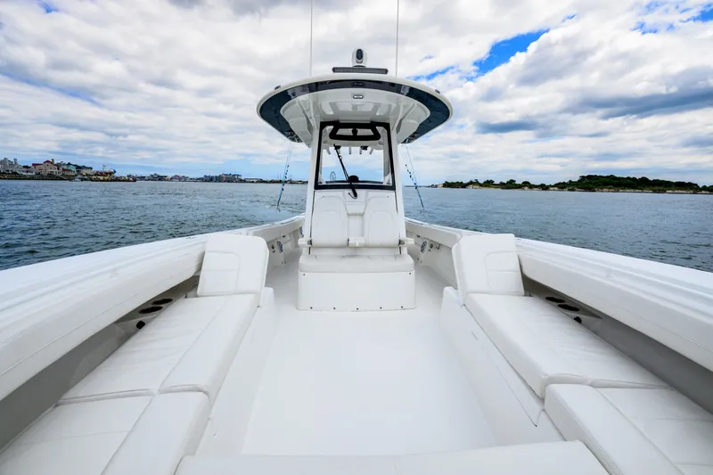 Slide: The Image of Regulator Marine 34 CC 2022 - 7385903