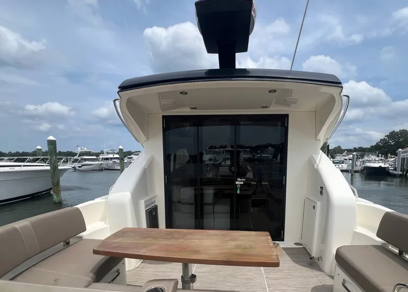 Slide: The Image of Carver Yachts C37 2019 - 7141520
