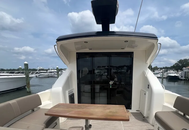 Slide: The Image of Carver Yachts C37 2019 - 7141522