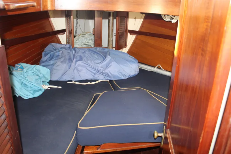 Slide: The Image of Cape George 36' Cutter 1981 - 7215781
