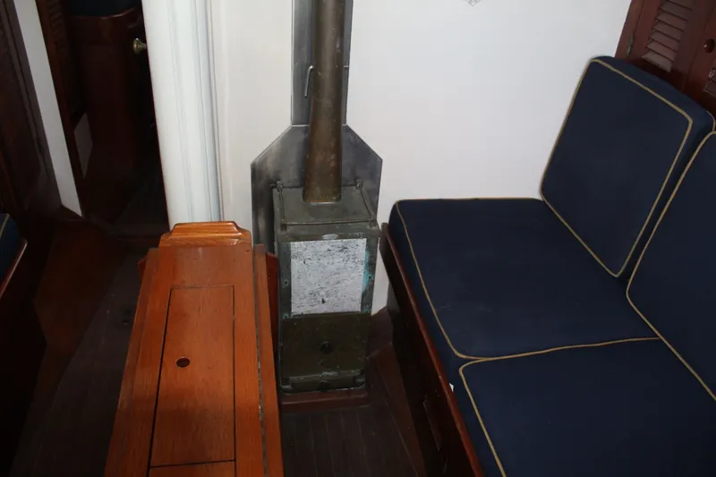 Slide: The Image of Cape George 36' Cutter 1981 - 7215780