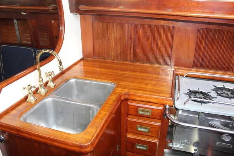 Slide: The Image of Cape George 36' Cutter 1981 - 7215778