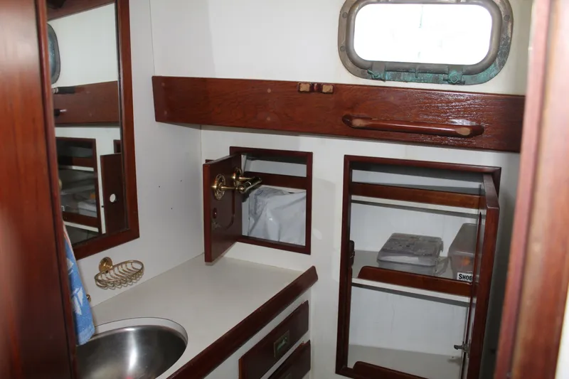 Slide: The Image of Cape George 36' Cutter 1981 - 7215784