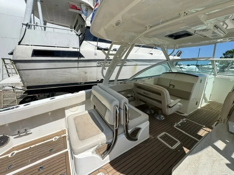 Slide: The Image of Boston Whaler 320 Vantage 2018 - 7142424