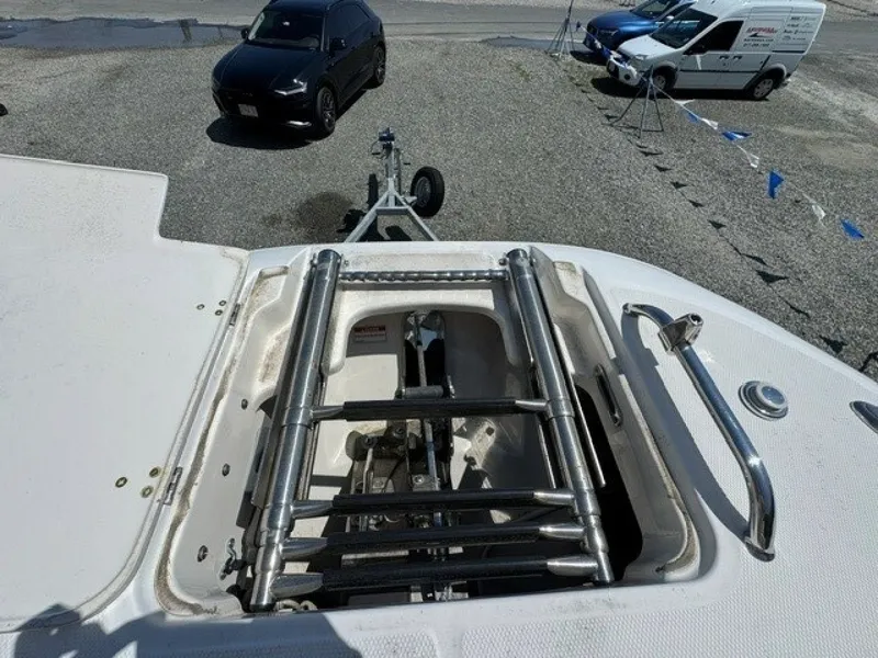 Slide: The Image of Boston Whaler 320 Vantage 2018 - 7142434