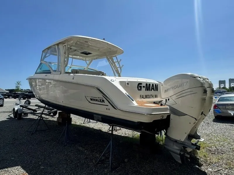 Slide: The Image of Boston Whaler 320 Vantage 2018 - 7142420