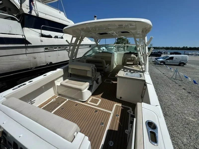 Slide: The Image of Boston Whaler 320 Vantage 2018 - 7142422