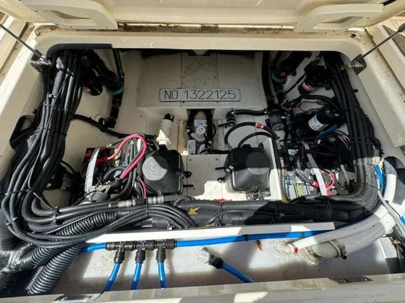 Slide: The Image of Boston Whaler 320 Vantage 2018 - 7142442