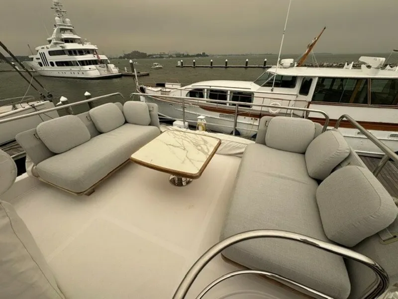 Slide: The Image of Azimut 50FLY 2023 - 7142548