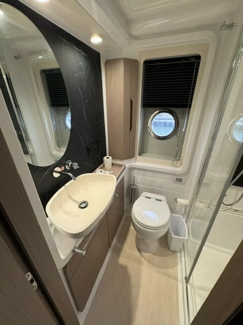 Slide: The Image of Azimut 50FLY 2023 - 7142537