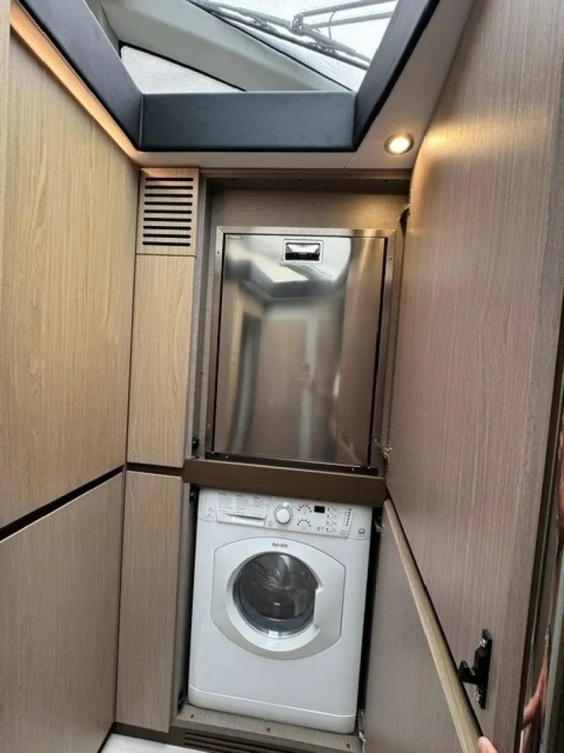 Slide: The Image of Azimut 50FLY 2023 - 7142539