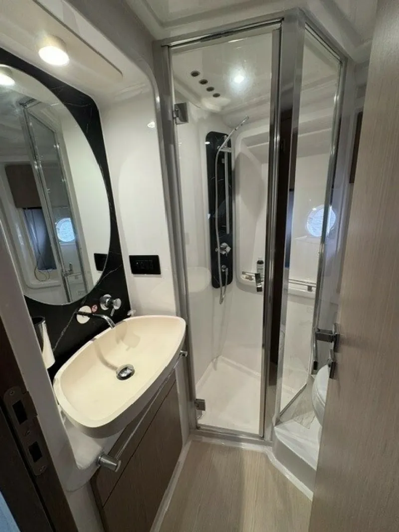 Slide: The Image of Azimut 50FLY 2023 - 7142542