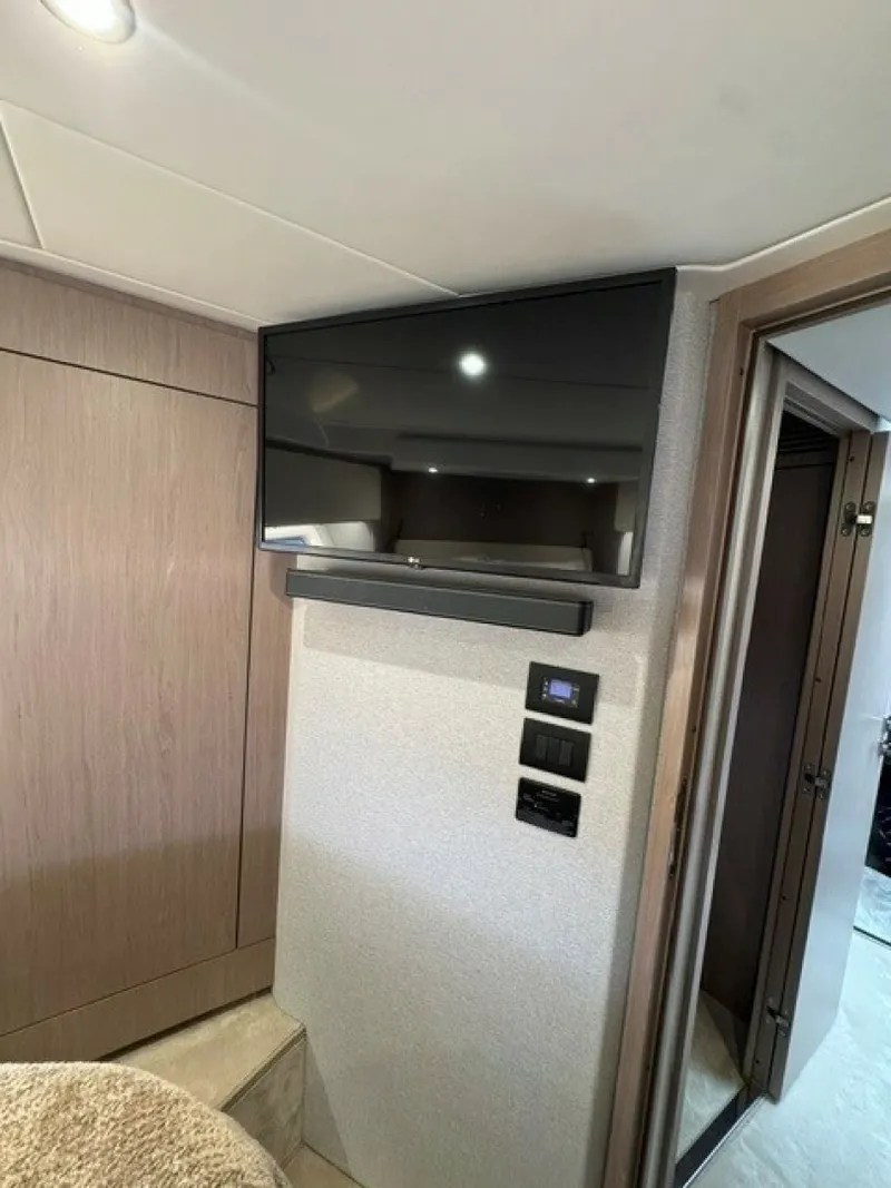 Slide: The Image of Azimut 50FLY 2023 - 7142545