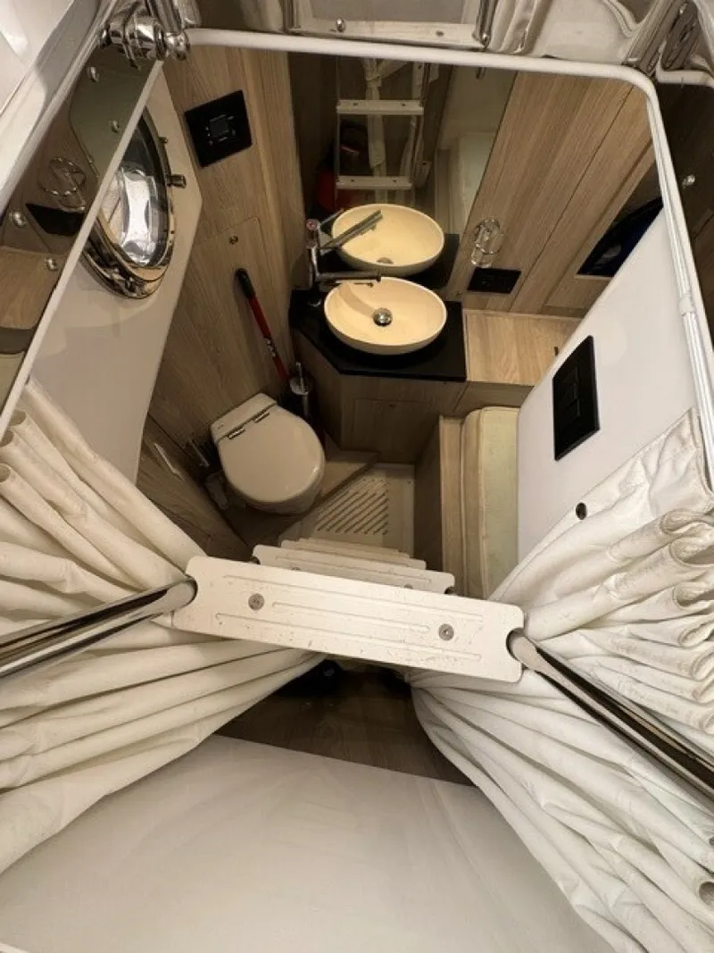 Slide: The Image of Azimut 50FLY 2023 - 7142518