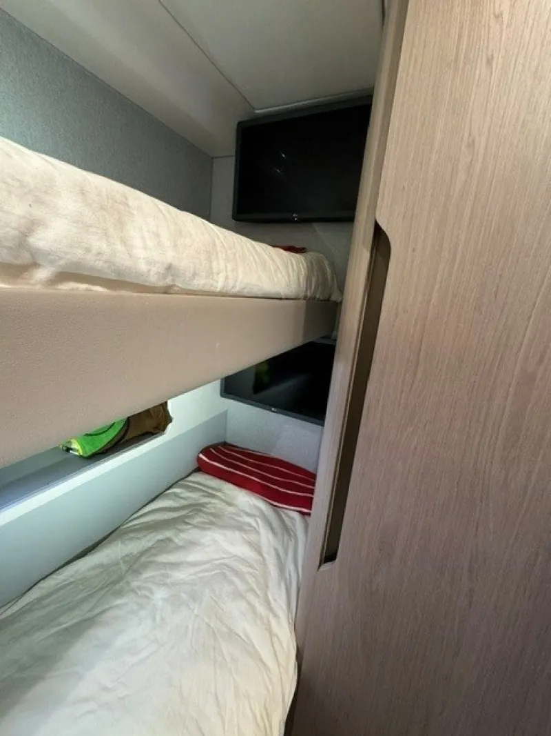 Slide: The Image of Azimut 50FLY 2023 - 7142541