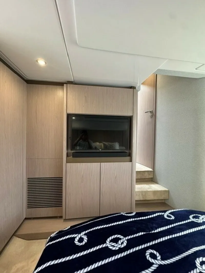 Slide: The Image of Azimut 50FLY 2023 - 7142536