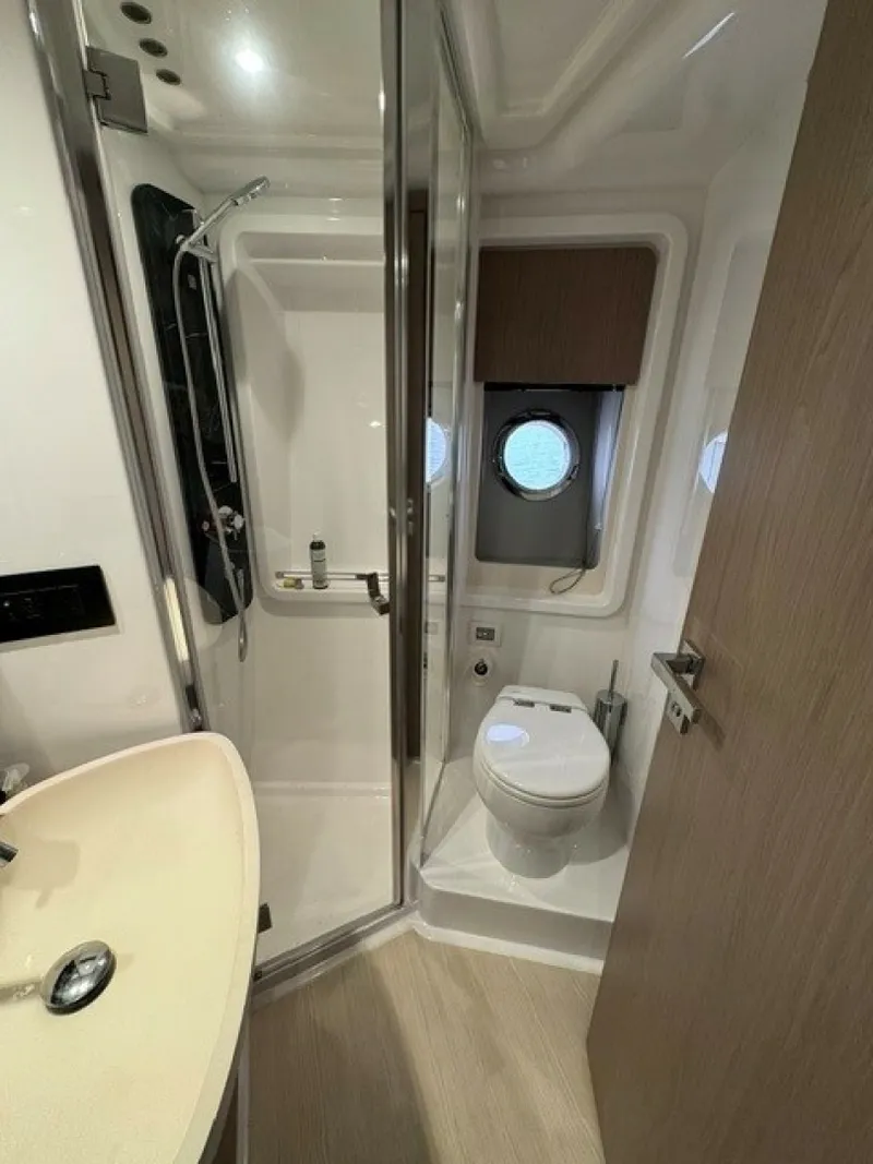 Slide: The Image of Azimut 50FLY 2023 - 7142543