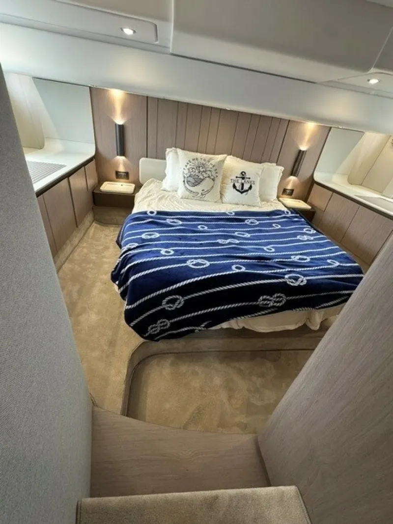 Slide: The Image of Azimut 50FLY 2023 - 7142533