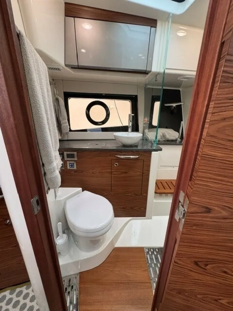 Slide: The Image of Boston Whaler 405 Conques 2021 - 7142723
