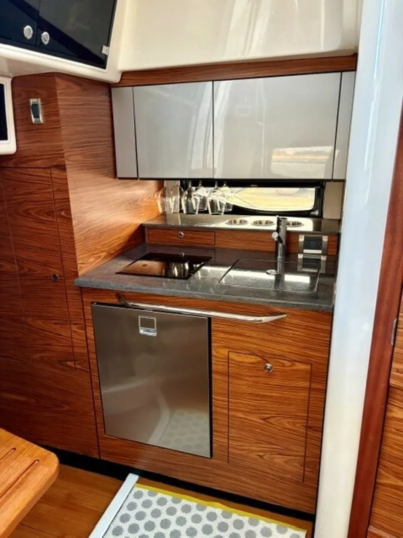 Slide: The Image of Boston Whaler 405 Conquest 2021 - 7414094