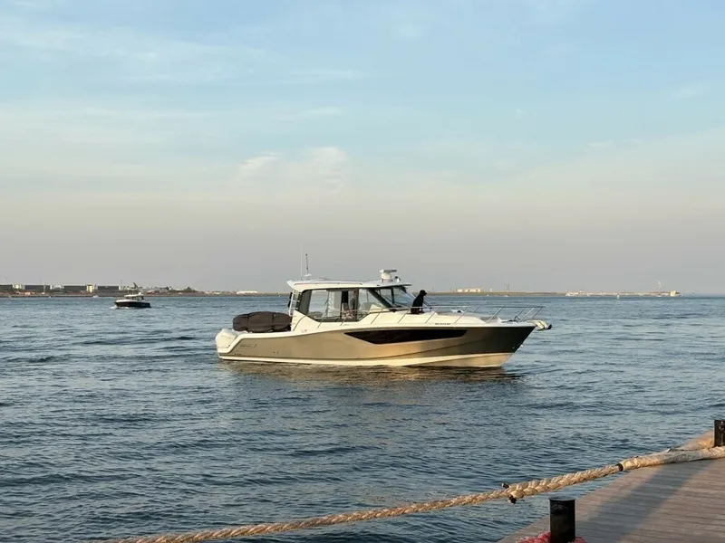 Slide: The Image of Boston Whaler 405 Conques 2021 - 7142700