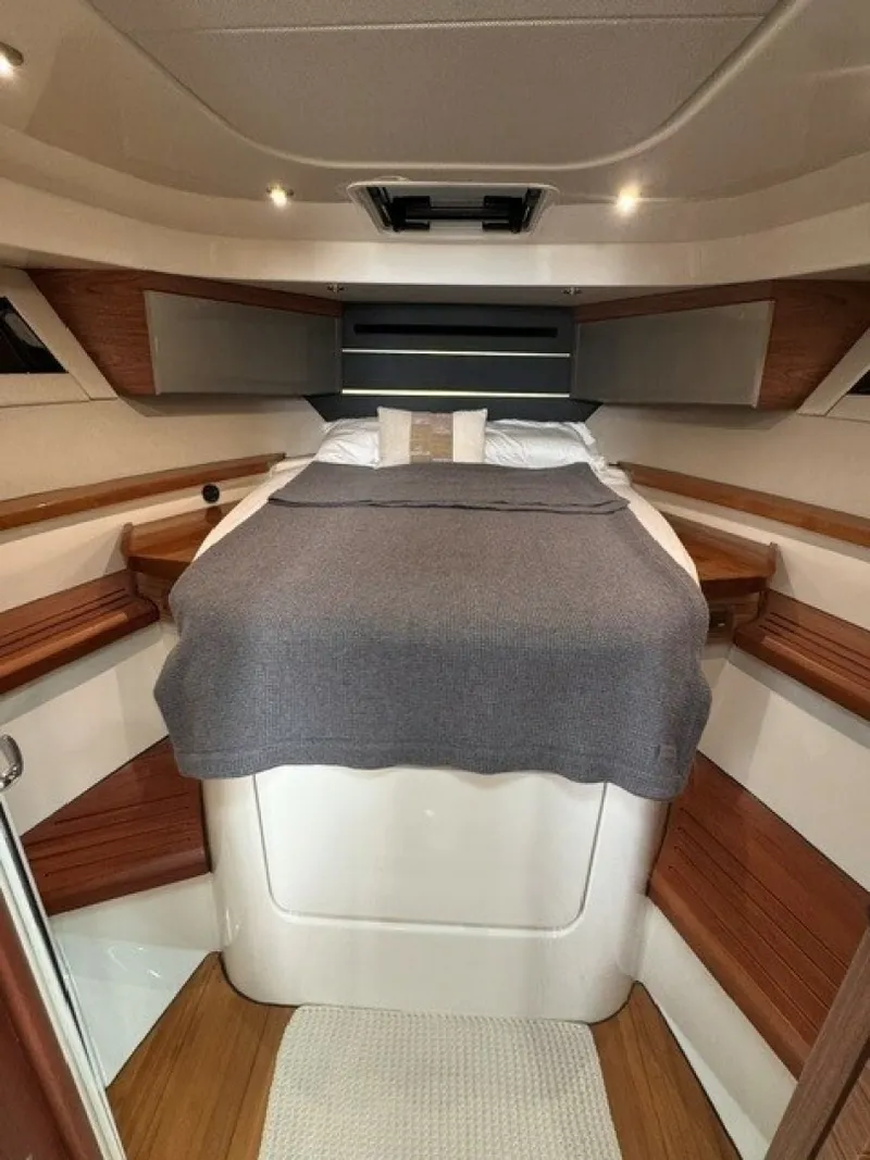 Slide: The Image of Boston Whaler 405 Conques 2021 - 7142722