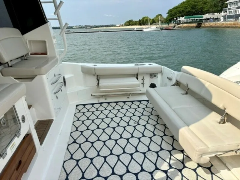 Slide: The Image of Boston Whaler 405 Conquest 2021 - 7414086