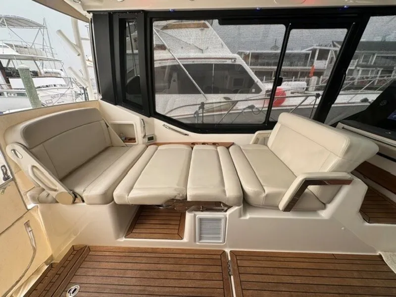 Slide: The Image of Boston Whaler 405 Conques 2021 - 7142714
