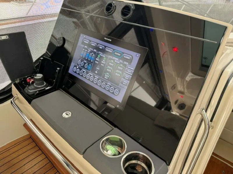 Slide: The Image of Boston Whaler 405 Conques 2021 - 7142715