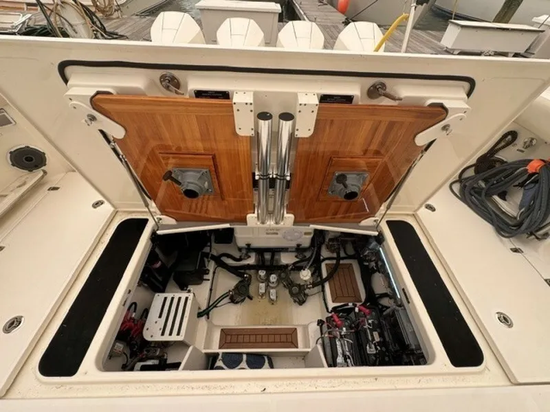 Slide: The Image of Boston Whaler 405 Conques 2021 - 7142706