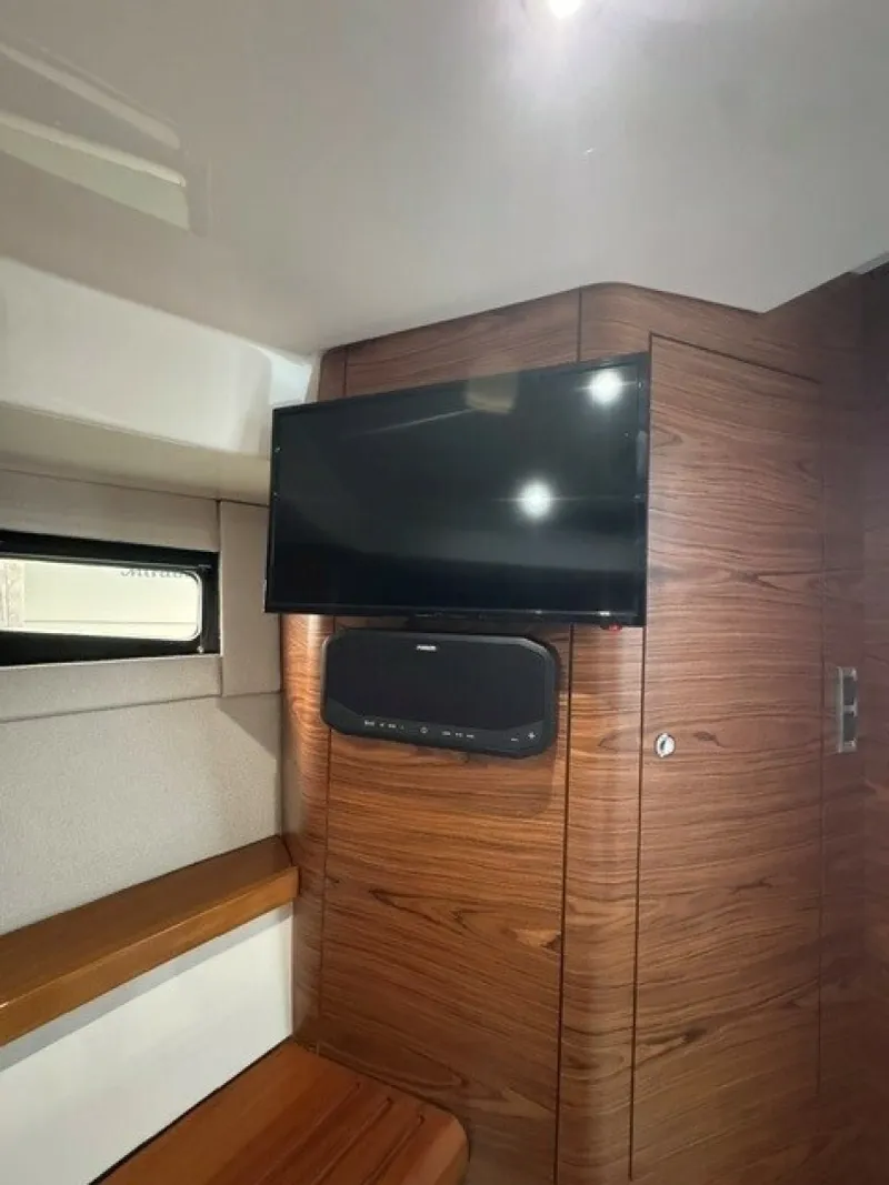 Slide: The Image of Boston Whaler 405 Conques 2021 - 7142728