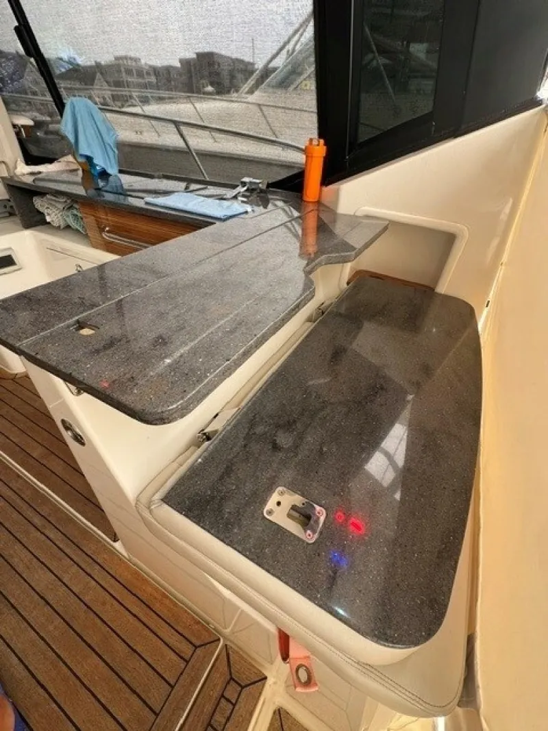 Slide: The Image of Boston Whaler 405 Conques 2021 - 7142711