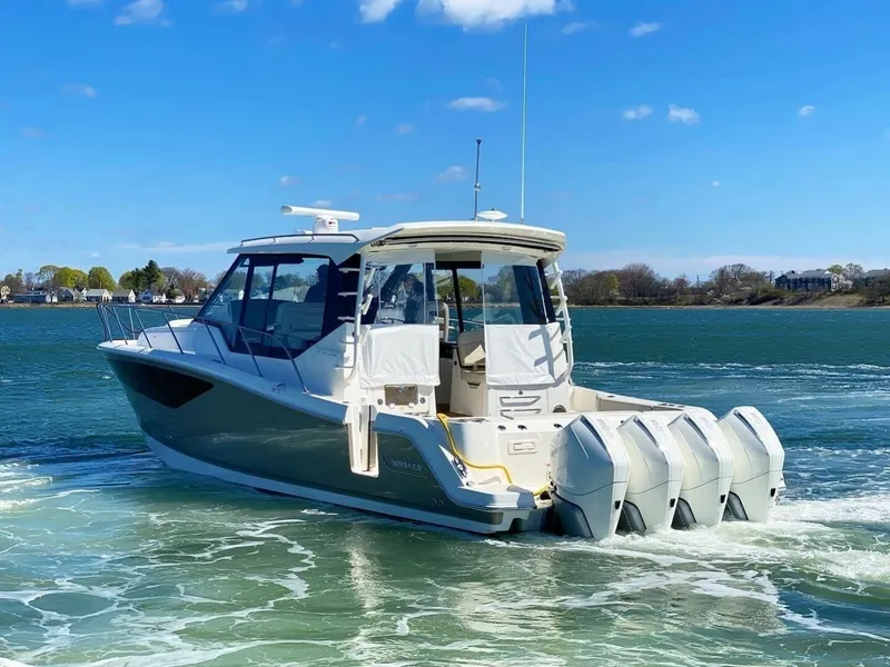 Slide: The Image of Boston Whaler 405 Conques 2021 - 7142701
