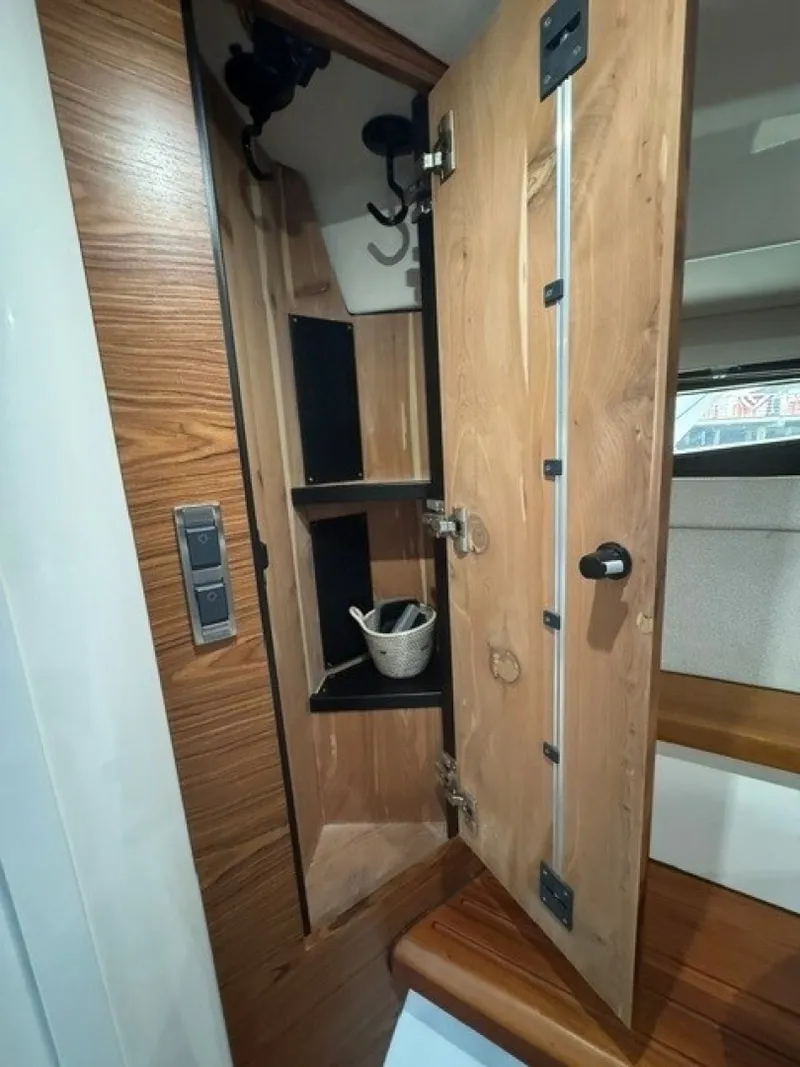 Slide: The Image of Boston Whaler 405 Conques 2021 - 7142730