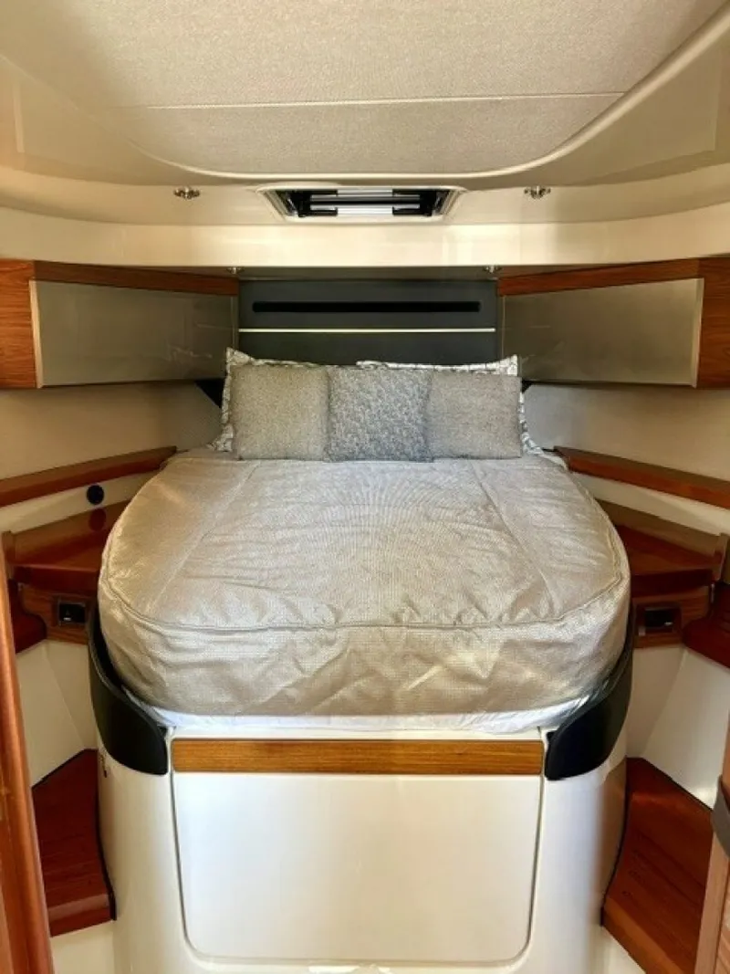 Slide: The Image of Boston Whaler 405 Conquest 2021 - 7414092