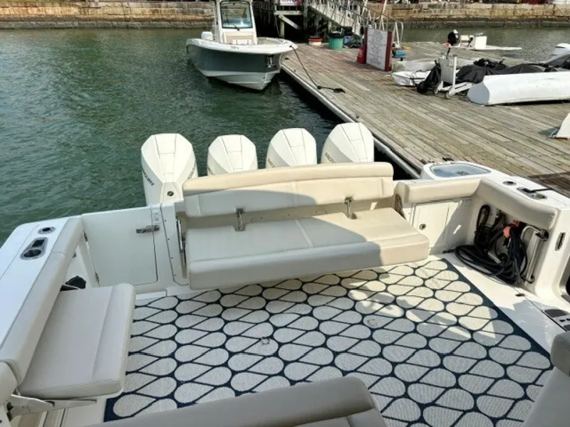 Slide: The Image of Boston Whaler 405 Conquest 2021 - 7414084