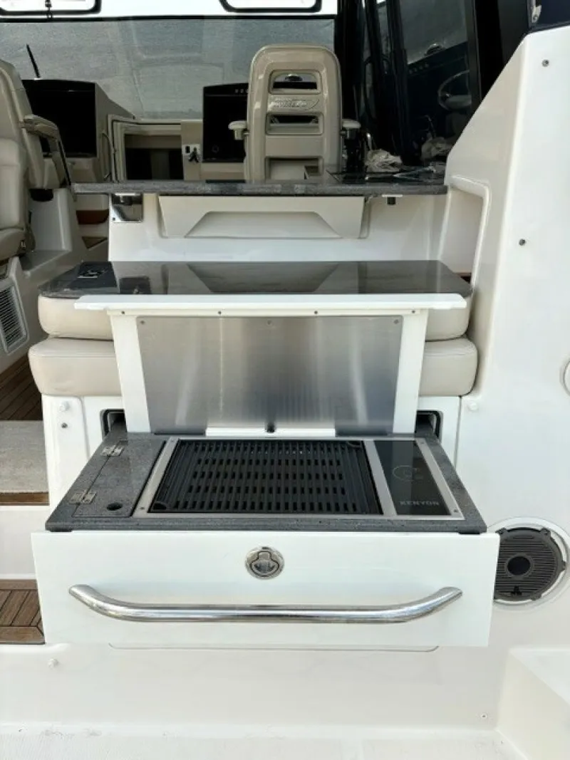 Slide: The Image of Boston Whaler 405 Conquest 2021 - 7451878