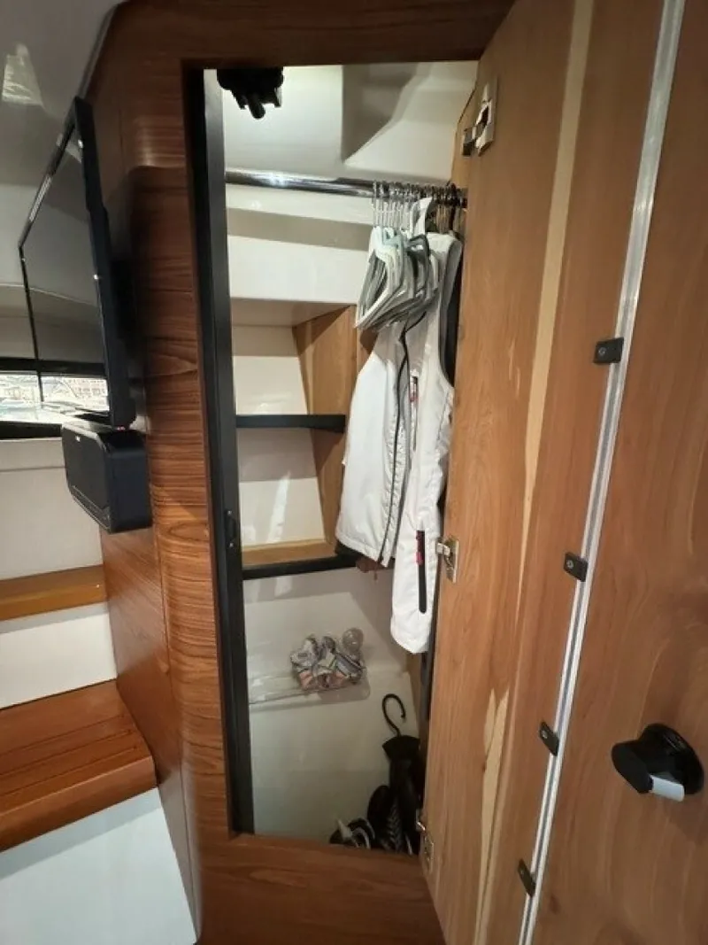 Slide: The Image of Boston Whaler 405 Conques 2021 - 7142729