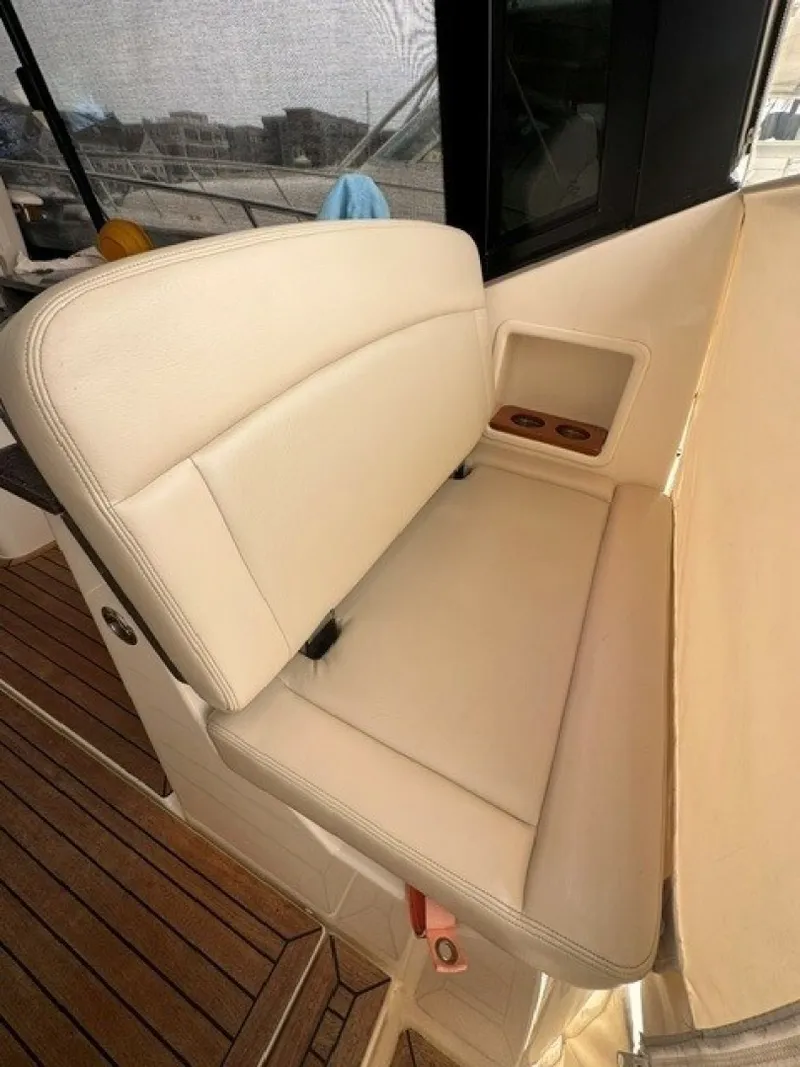 Slide: The Image of Boston Whaler 405 Conques 2021 - 7142710