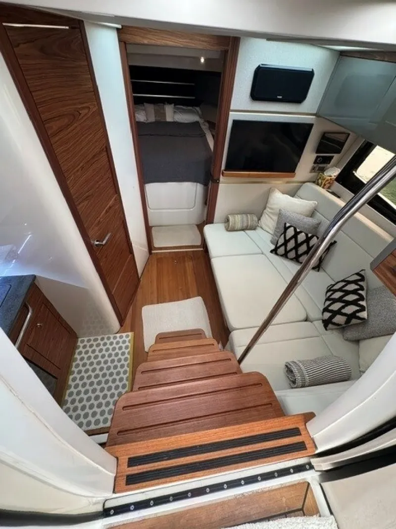 Slide: The Image of Boston Whaler 405 Conques 2021 - 7142720
