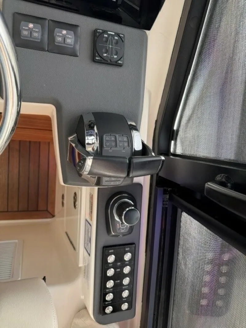 Slide: The Image of Boston Whaler 405 Conques 2021 - 7142718
