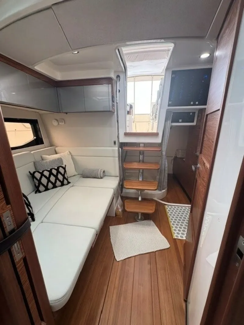 Slide: The Image of Boston Whaler 405 Conques 2021 - 7142731