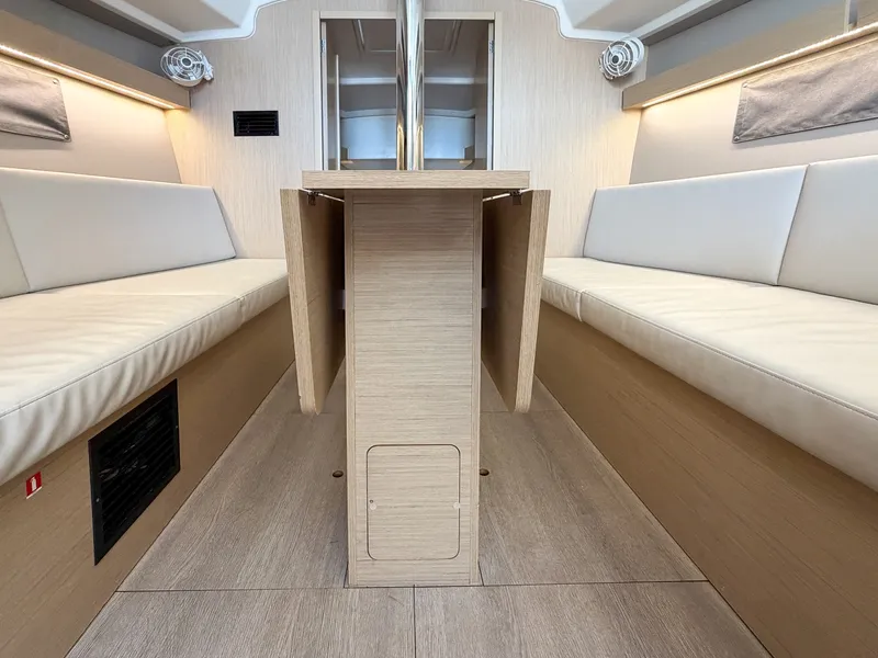 Slide: The Image of Beneteau 34.1 2024 - 7215661