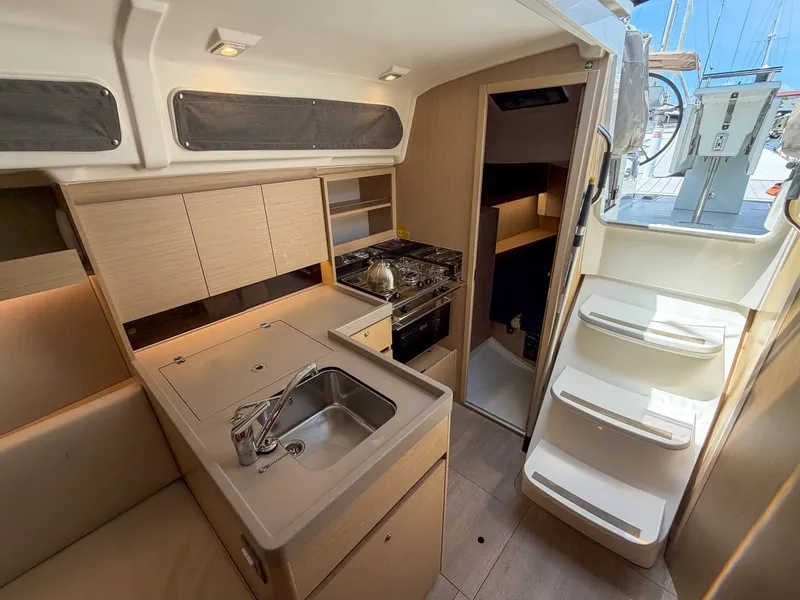 Slide: The Image of Beneteau 34.1 2024 - 7215675