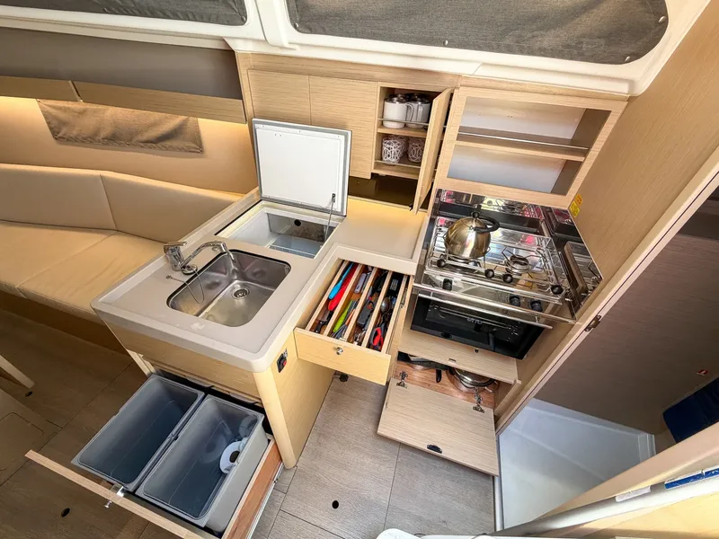 Slide: The Image of Beneteau 34.1 2024 - 7215676