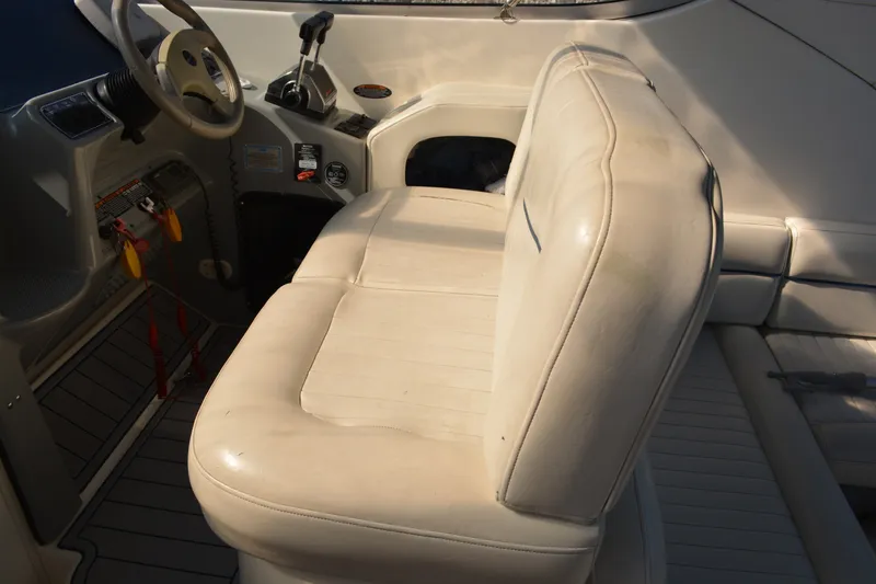Slide: The Image of Bayliner 305 2004 - 7155373